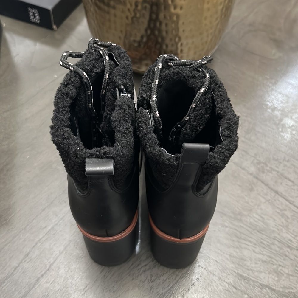 Naturalizer Val Waterproof Ankle Boot (WIDE) - Picture 10 of 13